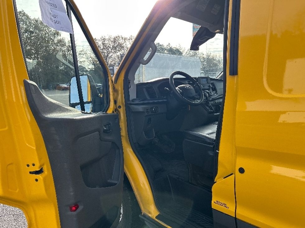 Cargo Van (Panel Van)-Light and Medium Duty Trucks-Ford-2021-Transit 250-Little Rock-AR-118,998\n\t\tmiles-$ 25,750 - Image 12