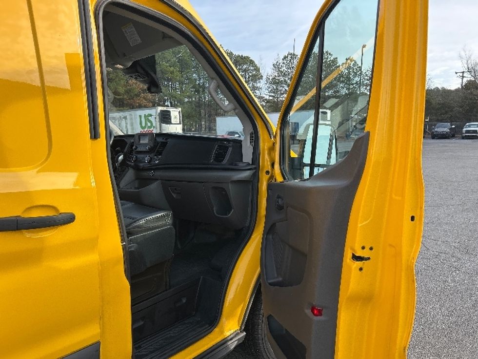 Cargo Van (Panel Van)-Light and Medium Duty Trucks-Ford-2021-Transit 250-Little Rock-AR-118,998\n\t\tmiles-$ 25,750 - Image 16