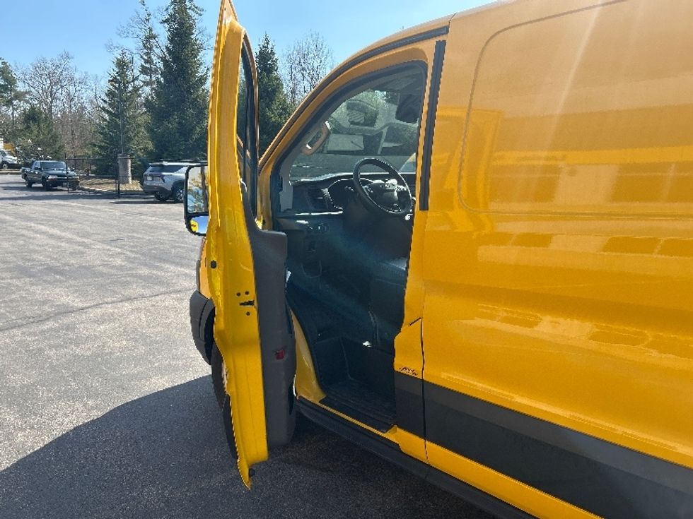 Cargo Van (Panel Van)-Light and Medium Duty Trucks-Ford-2021-Transit 250-Londonderry-NH-77,202\n\t\tmiles-$ 26,250 - Image 16