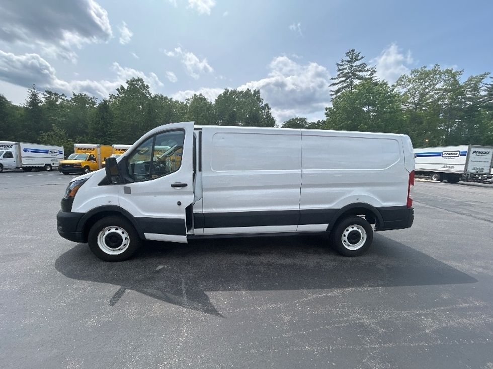 Cargo Van (Panel Van)-Light and Medium Duty Trucks-Ford-2021-Transit 250-Londonderry-NH-92,333\n\t\tmiles-$ 29,500 - Image 4