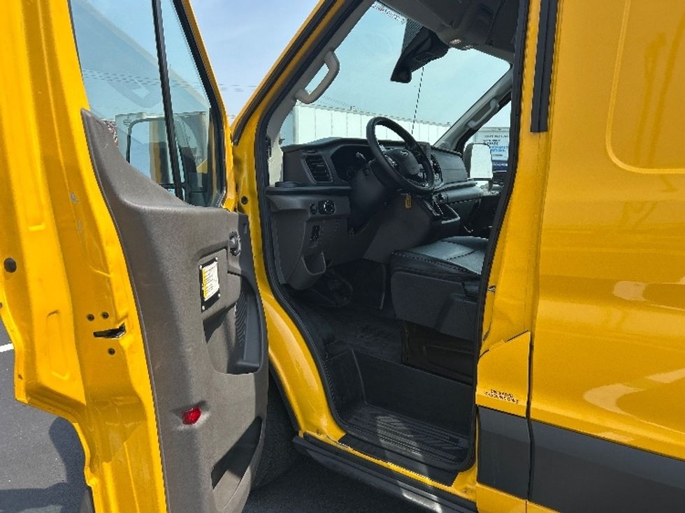 Cargo Van (Panel Van)-Light and Medium Duty Trucks-Ford-2021-Transit 250-Madison-AL-94,605\n\t\tmiles-$ 32,000 - Image 15
