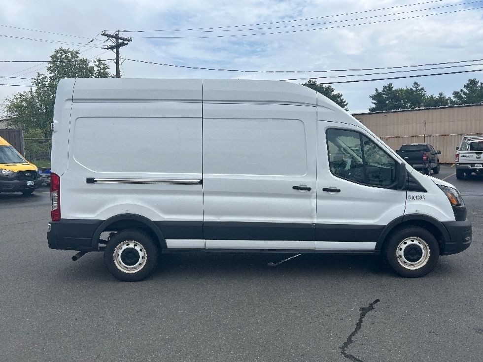 Cargo Van (Panel Van)-Light and Medium Duty Trucks-Ford-2021-Transit 250-Medford-MA-72,093\n\t\tmiles-$ 35,000 - Image 15