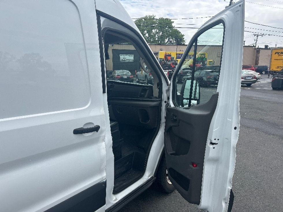 Cargo Van (Panel Van)-Light and Medium Duty Trucks-Ford-2021-Transit 250-Medford-MA-72,093\n\t\tmiles-$ 35,000 - Image 20