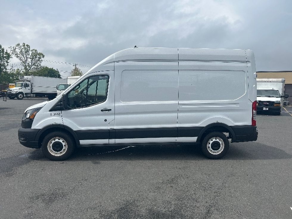 Cargo Van (Panel Van)-Light and Medium Duty Trucks-Ford-2021-Transit 250-Medford-MA-72,093\n\t\tmiles-$ 35,000 - Image 4
