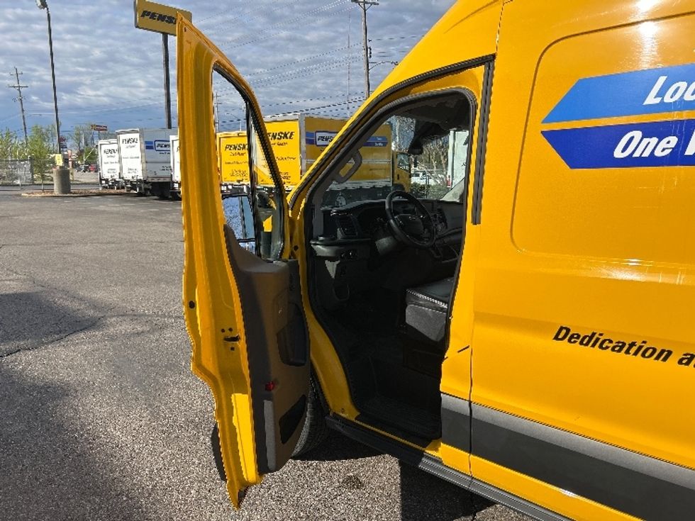 Cargo Van (Panel Van)-Light and Medium Duty Trucks-Ford-2021-Transit 250-Memphis-TN-124,249\n\t\tmiles-$ 27,750 - Image 14