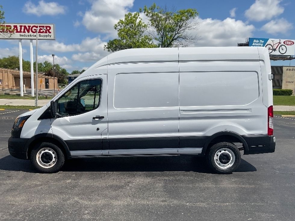 Cargo Van (Panel Van)-Light and Medium Duty Trucks-Ford-2021-Transit 250-Milwaukee-WI-71,562\n\t\tmiles-$ 36,500 - Image 4