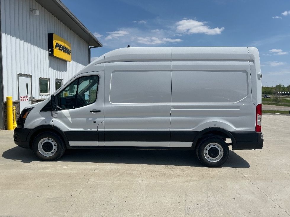 Cargo Van (Panel Van)-Light and Medium Duty Trucks-Ford-2021-Transit 250-Minot-ND-59,976\n\t\tmiles-$ 37,500 - Image 4