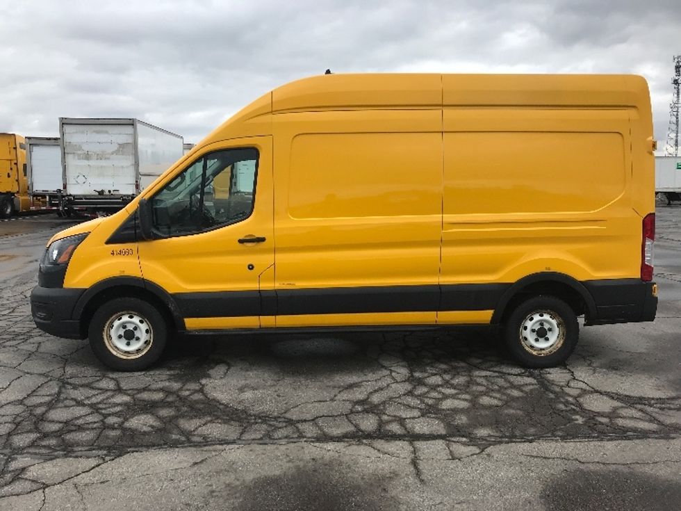 Cargo Van (Panel Van)-Light and Medium Duty Trucks-Ford-2021-Transit 250-Mississauga-ON-131,976\n\t\tkm-$ 38,250 - Image 4