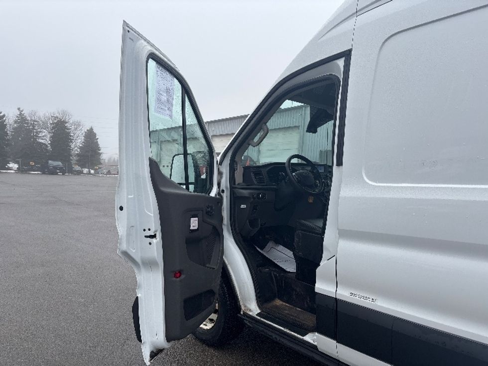 Cargo Van (Panel Van)-Light and Medium Duty Trucks-Ford-2021-Transit 250-Mississauga-ON-145,591\n\t\tkm-$ 42,250 - Image 13