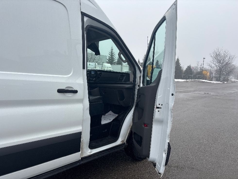 Cargo Van (Panel Van)-Light and Medium Duty Trucks-Ford-2021-Transit 250-Mississauga-ON-145,591\n\t\tkm-$ 42,250 - Image 17