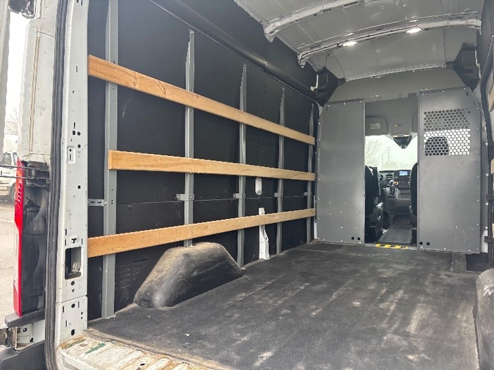Cargo Van (Panel Van)-Light and Medium Duty Trucks-Ford-2021-Transit 250-Mississauga-ON-145,591\n\t\tkm-$ 42,250 - Image 9