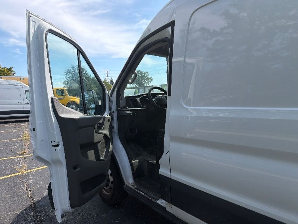 Cargo Van (Panel Van)-Light and Medium Duty Trucks-Ford-2021-Transit 250-Mississauga-ON-145,820\n\t\tkm-$ 17,500 - Image 10