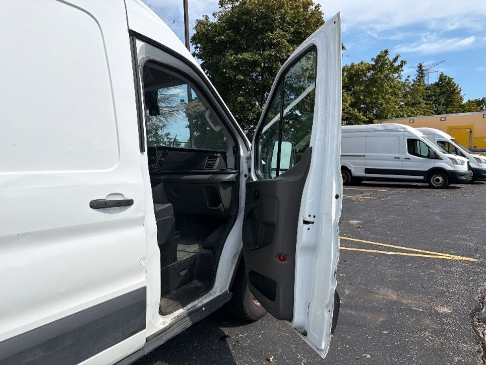 Cargo Van (Panel Van)-Light and Medium Duty Trucks-Ford-2021-Transit 250-Mississauga-ON-145,820\n\t\tkm-$ 17,500 - Image 14