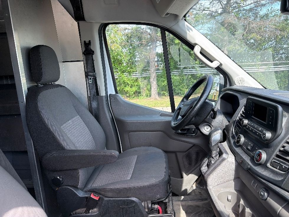 Cargo Van (Panel Van)-Light and Medium Duty Trucks-Ford-2021-Transit 250-Mississauga-ON-145,820\n\t\tkm-$ 17,500 - Image 16