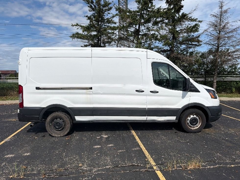 Cargo Van (Panel Van)-Light and Medium Duty Trucks-Ford-2021-Transit 250-Mississauga-ON-145,820\n\t\tkm-$ 17,500 - Image 9