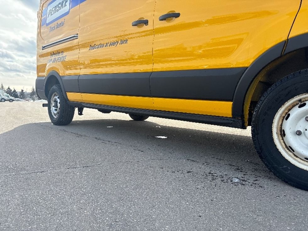 Cargo Van (Panel Van)-Light and Medium Duty Trucks-Ford-2021-Transit 250-Mississauga-ON-148,518\n\t\tkm-$ 37,000 - Image 13