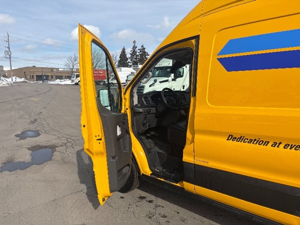 Cargo Van (Panel Van)-Light and Medium Duty Trucks-Ford-2021-Transit 250-Mississauga-ON-148,518\n\t\tkm-$ 37,000 - Image 15