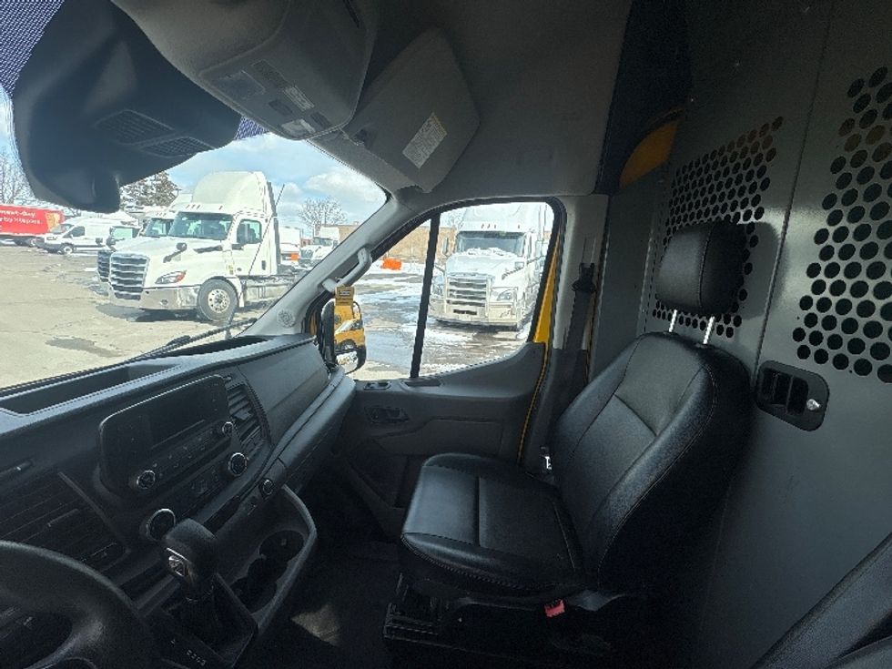 Cargo Van (Panel Van)-Light and Medium Duty Trucks-Ford-2021-Transit 250-Mississauga-ON-148,518\n\t\tkm-$ 37,000 - Image 18