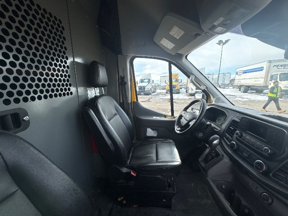 Cargo Van (Panel Van)-Light and Medium Duty Trucks-Ford-2021-Transit 250-Mississauga-ON-148,518\n\t\tkm-$ 37,000 - Image 21