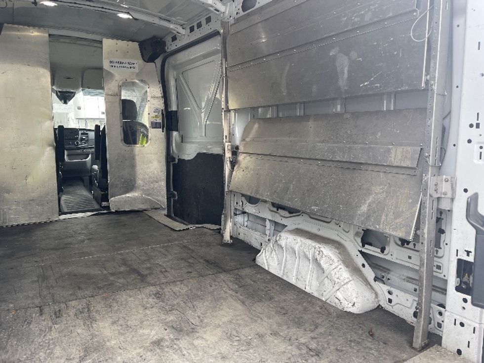 Cargo Van (Panel Van)-Light and Medium Duty Trucks-Ford-2021-Transit 250-Mississauga-ON-173,024\n\t\tkm-$ 13,500 - Image 11