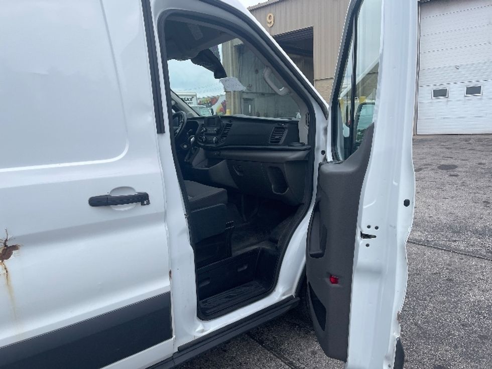 Cargo Van (Panel Van)-Light and Medium Duty Trucks-Ford-2021-Transit 250-Mississauga-ON-173,024\n\t\tkm-$ 13,500 - Image 19