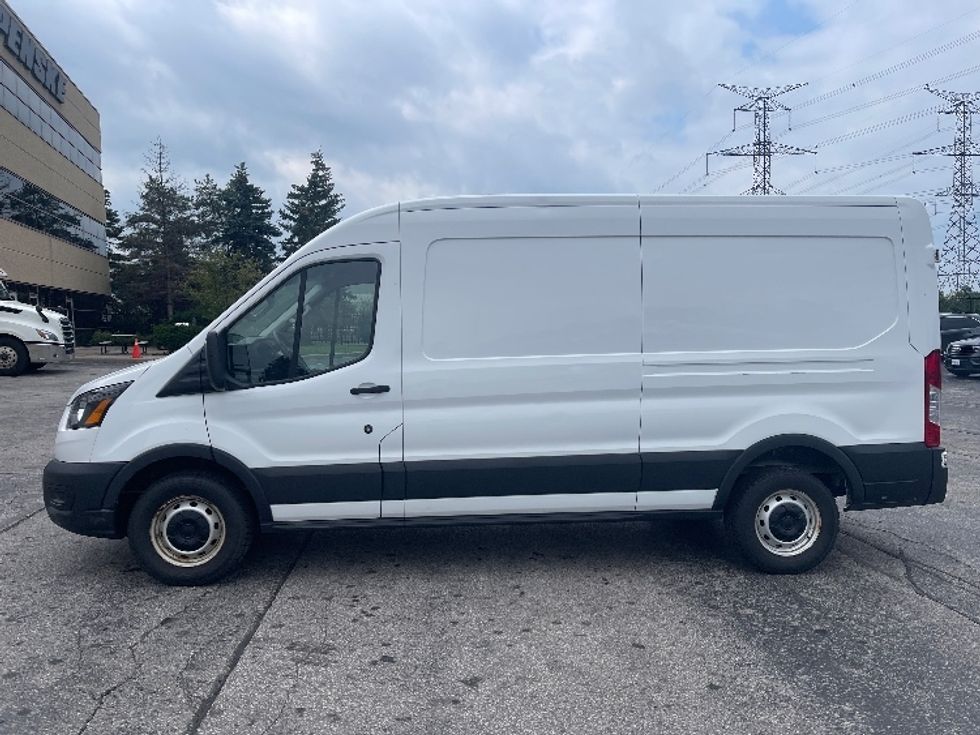 Cargo Van (Panel Van)-Light and Medium Duty Trucks-Ford-2021-Transit 250-Mississauga-ON-173,024\n\t\tkm-$ 13,500 - Image 4