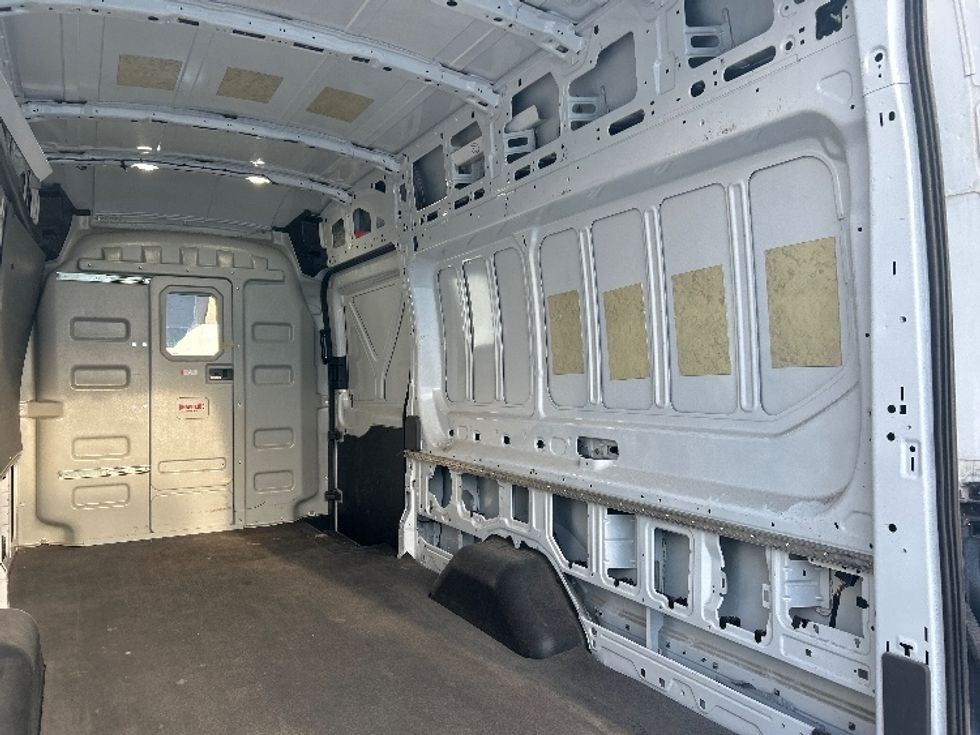 Cargo Van (Panel Van)-Light and Medium Duty Trucks-Ford-2021-Transit 250-Mississauga-ON-212,614\n\t\tkm-$ 38,250 - Image 10