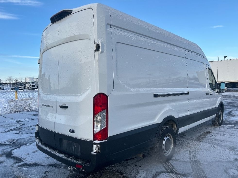 Cargo Van (Panel Van)-Light and Medium Duty Trucks-Ford-2021-Transit 250-Mississauga-ON-212,614\n\t\tkm-$ 38,250 - Image 11