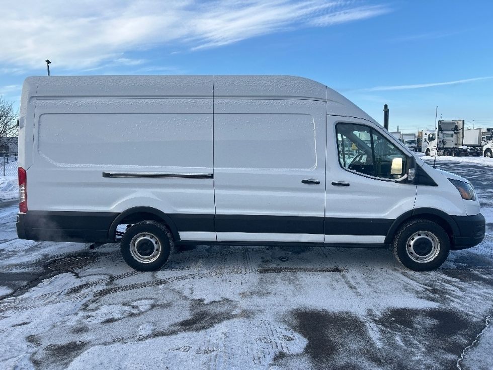 Cargo Van (Panel Van)-Light and Medium Duty Trucks-Ford-2021-Transit 250-Mississauga-ON-212,614\n\t\tkm-$ 38,250 - Image 12