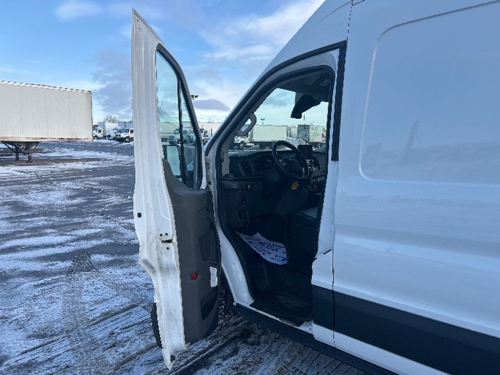Cargo Van (Panel Van)-Light and Medium Duty Trucks-Ford-2021-Transit 250-Mississauga-ON-212,614\n\t\tkm-$ 38,250 - Image 13