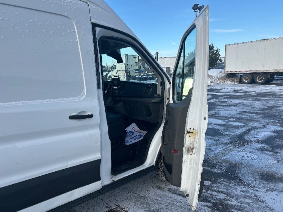 Cargo Van (Panel Van)-Light and Medium Duty Trucks-Ford-2021-Transit 250-Mississauga-ON-212,614\n\t\tkm-$ 38,250 - Image 17