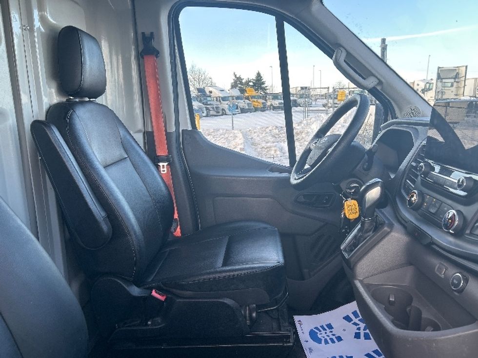 Cargo Van (Panel Van)-Light and Medium Duty Trucks-Ford-2021-Transit 250-Mississauga-ON-212,614\n\t\tkm-$ 38,250 - Image 19