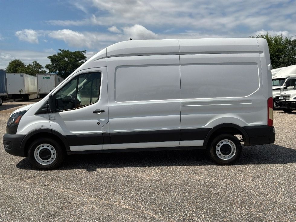 Cargo Van (Panel Van)-Light and Medium Duty Trucks-Ford-2021-Transit 250-Montgomery-AL-122,096\n\t\tmiles-$ 32,750 - Image 4