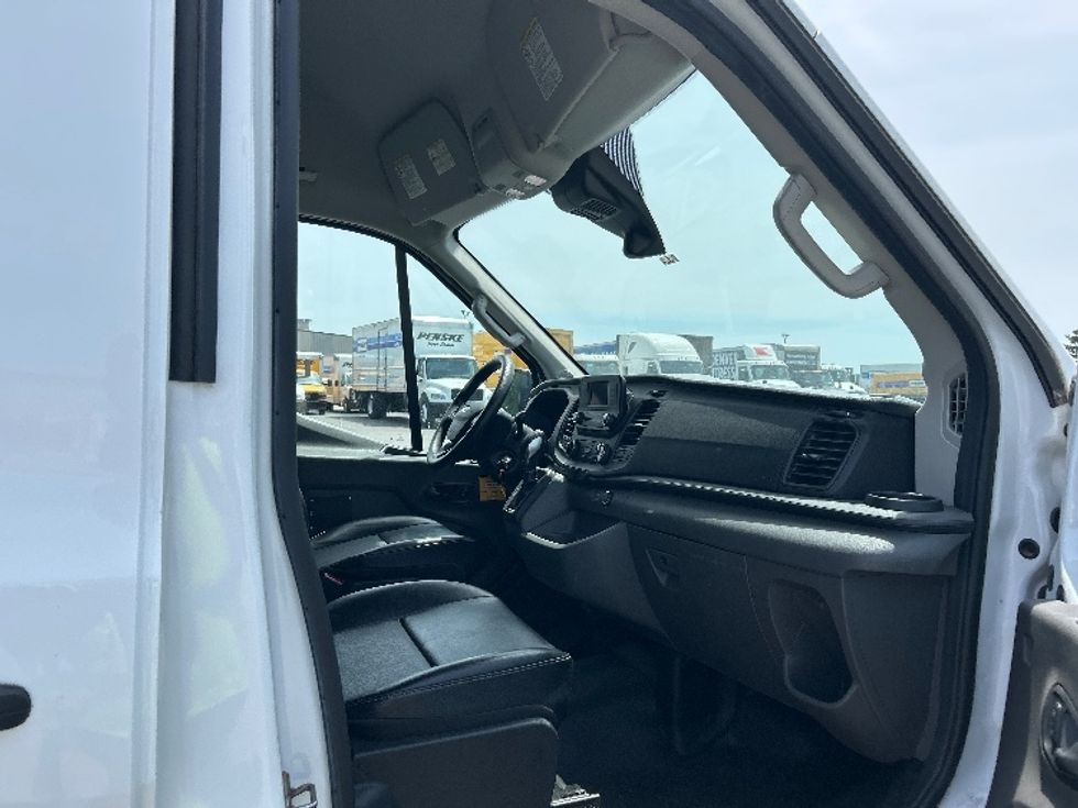 Cargo Van (Panel Van)-Light and Medium Duty Trucks-Ford-2021-Transit 250-Oklahoma City-OK-50,000\n\t\tmiles-$ 47,000 - Image 17