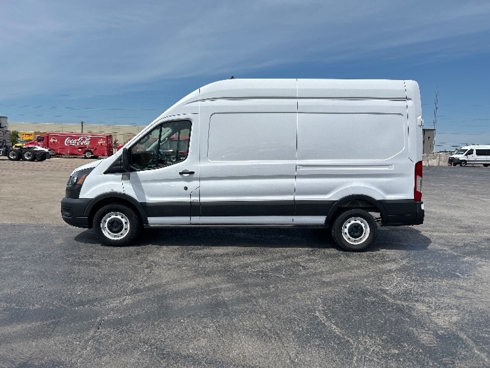 Cargo Van (Panel Van)-Light and Medium Duty Trucks-Ford-2021-Transit 250-Oklahoma City-OK-50,000\n\t\tmiles-$ 47,000 - Image 4