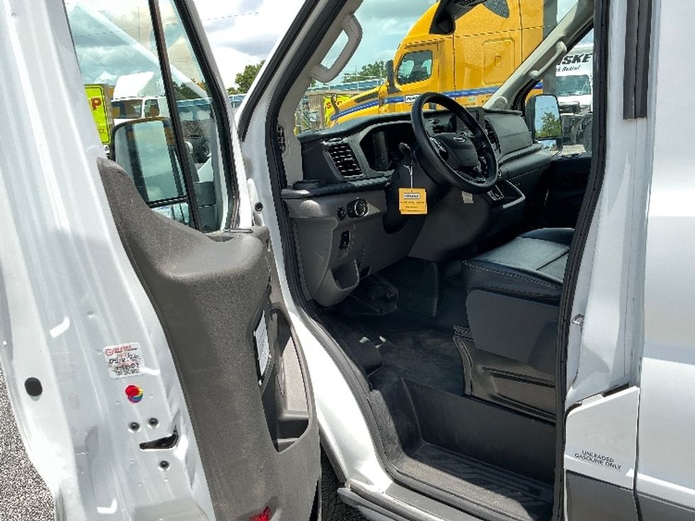 Cargo Van (Panel Van)-Light and Medium Duty Trucks-Ford-2021-Transit 250-Orlando-FL-71,245\n\t\tmiles-$ 35,000 - Image 16