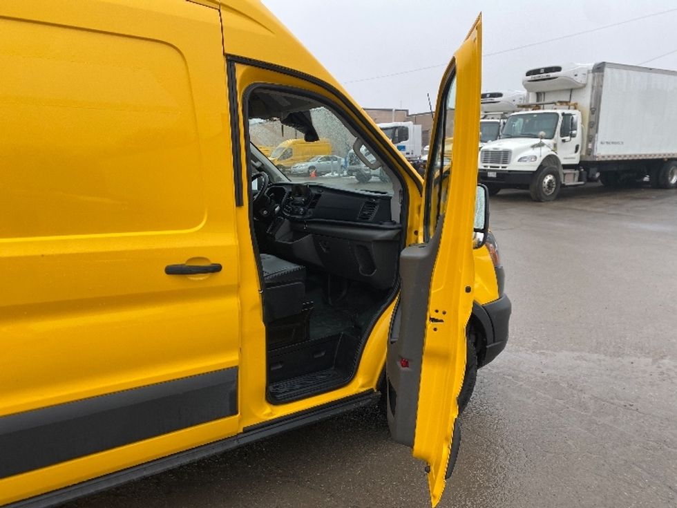 Cargo Van (Panel Van)-Light and Medium Duty Trucks-Ford-2021-Transit 250-Oshawa-ON-160,967\n\t\tkm-$ 36,000 - Image 18