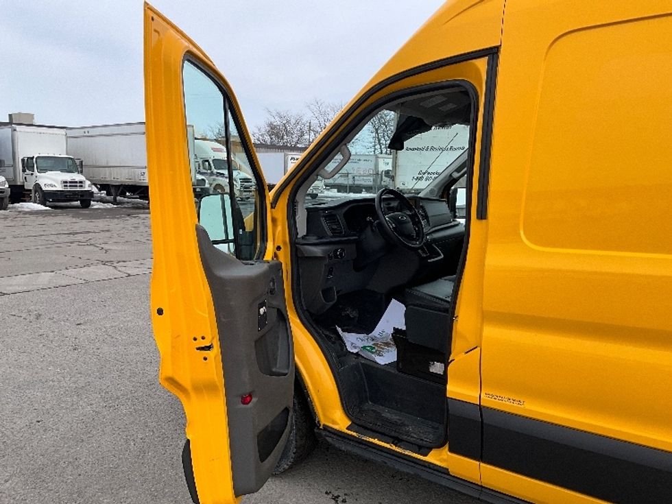 Cargo Van (Panel Van)-Light and Medium Duty Trucks-Ford-2021-Transit 250-Ottawa-ON-125,231\n\t\tkm-$ 38,500 - Image 15