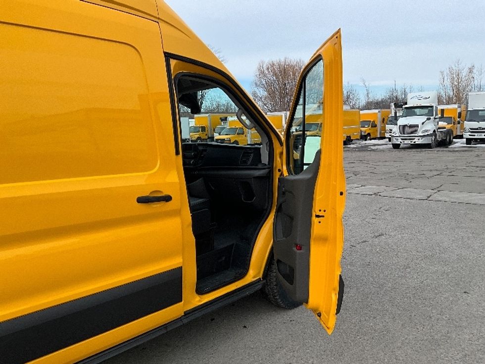 Cargo Van (Panel Van)-Light and Medium Duty Trucks-Ford-2021-Transit 250-Ottawa-ON-125,231\n\t\tkm-$ 38,500 - Image 19