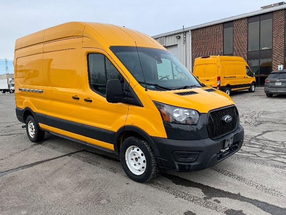 Cargo Van (Panel Van)-Light and Medium Duty Trucks-Ford-2021-Transit 250-Ottawa-ON-201,955\n\t\tkm-$ 32,750 - Image 1