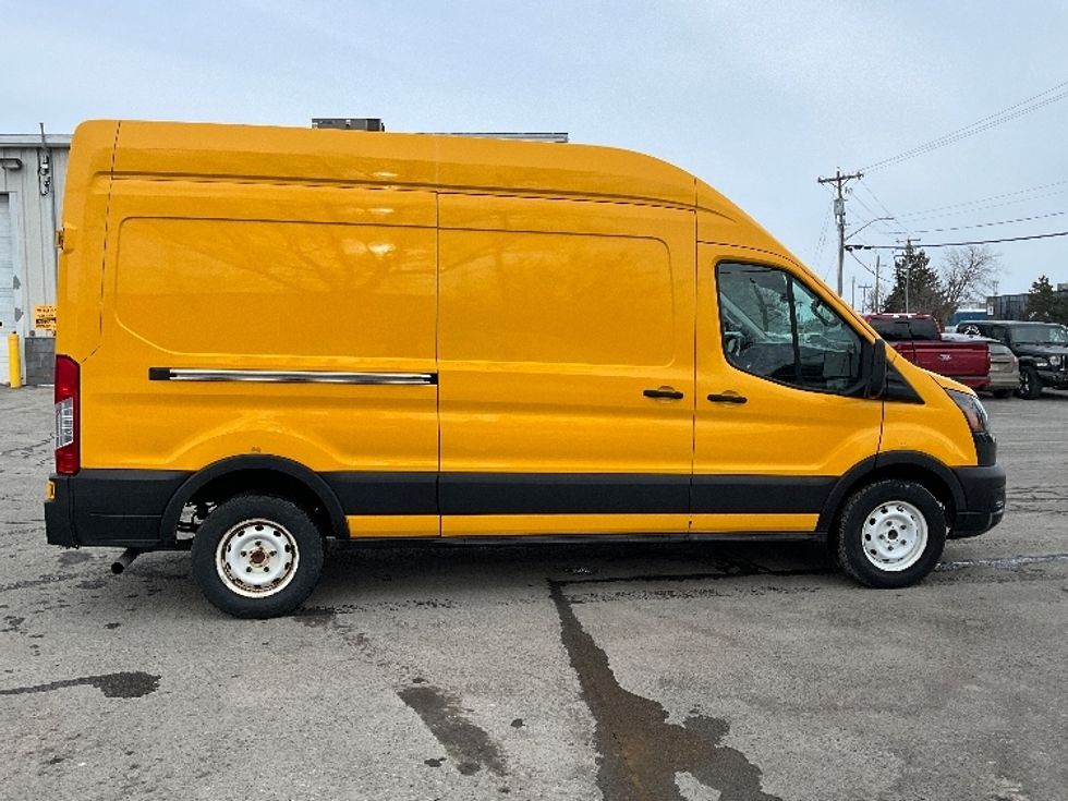 Cargo Van (Panel Van)-Light and Medium Duty Trucks-Ford-2021-Transit 250-Ottawa-ON-201,955\n\t\tkm-$ 32,750 - Image 14