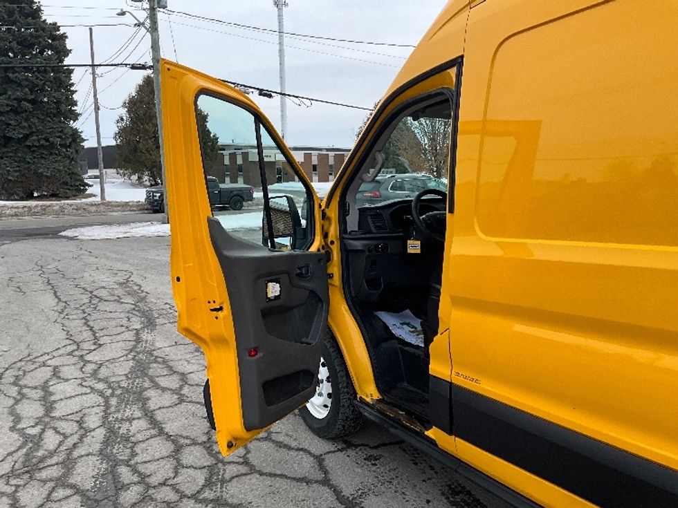 Cargo Van (Panel Van)-Light and Medium Duty Trucks-Ford-2021-Transit 250-Ottawa-ON-201,955\n\t\tkm-$ 32,750 - Image 15