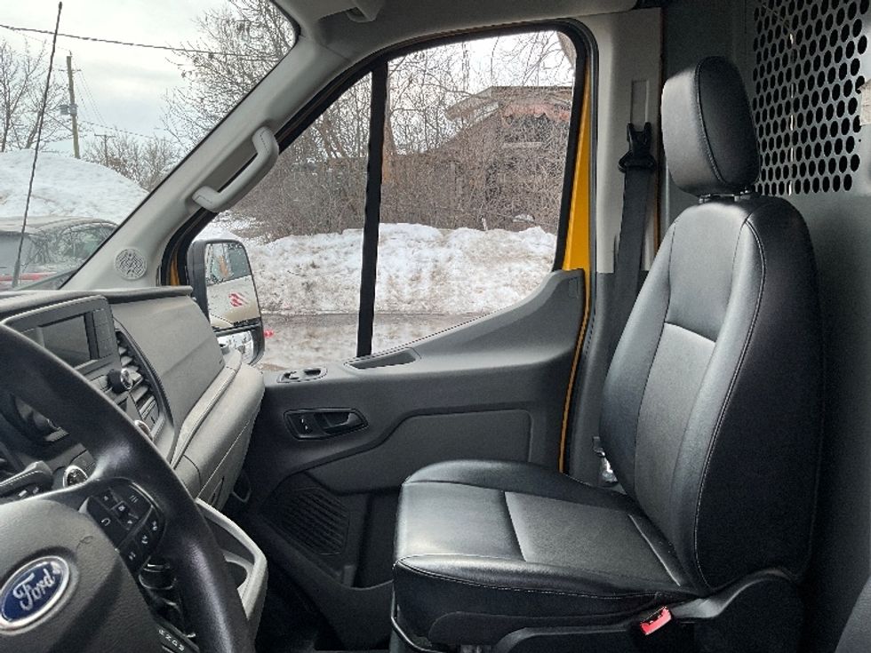 Cargo Van (Panel Van)-Light and Medium Duty Trucks-Ford-2021-Transit 250-Ottawa-ON-201,955\n\t\tkm-$ 32,750 - Image 18