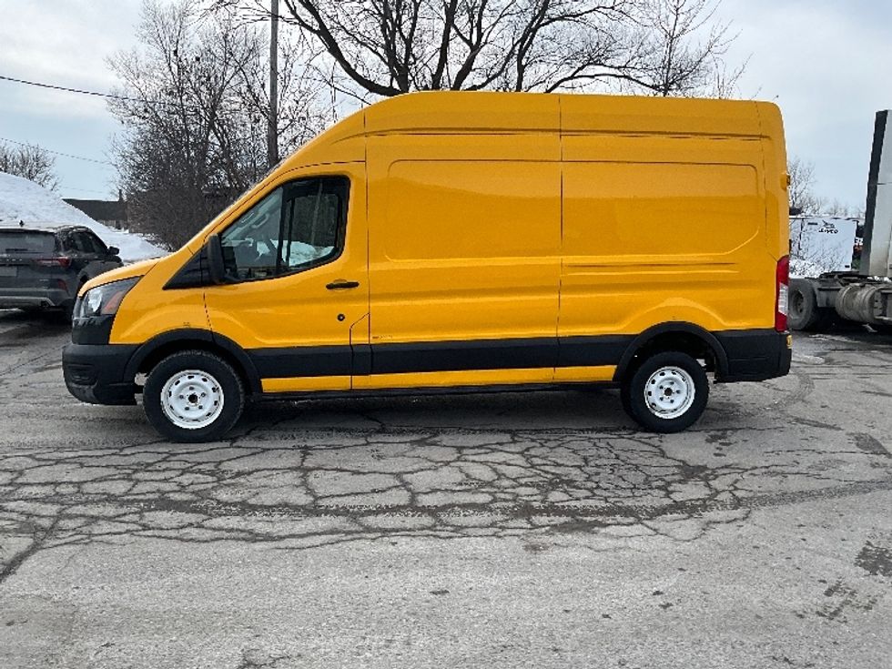 Cargo Van (Panel Van)-Light and Medium Duty Trucks-Ford-2021-Transit 250-Ottawa-ON-201,955\n\t\tkm-$ 32,750 - Image 4