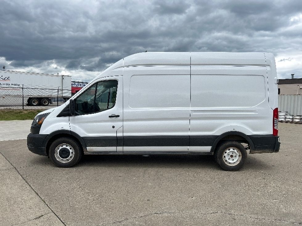 Cargo Van (Panel Van)-Light and Medium Duty Trucks-Ford-2021-Transit 250-Parkersburg-WV-70,570\n\t\tmiles-$ 35,000 - Image 4
