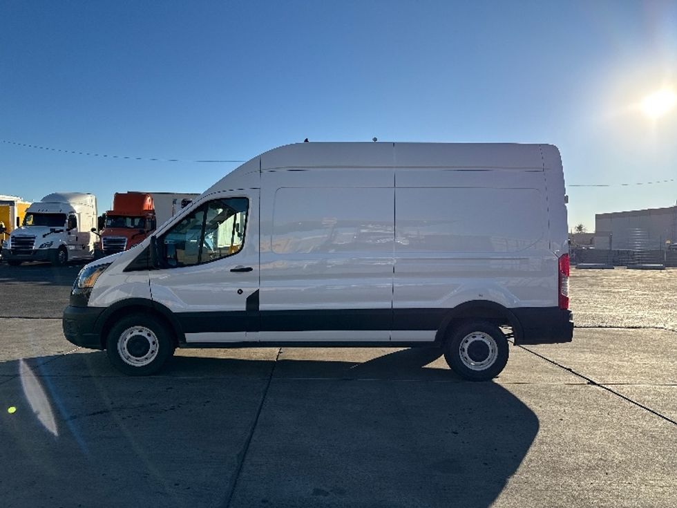Cargo Van (Panel Van)-Light and Medium Duty Trucks-Ford-2021-Transit 250-Phoenix-AZ-103,585\n\t\tmiles-$ 33,000 - Image 4
