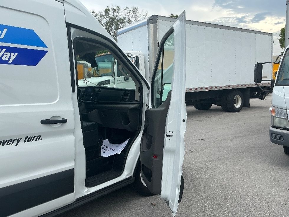 Cargo Van (Panel Van)-Light and Medium Duty Trucks-Ford-2021-Transit 250-Pompano Beach-FL-61,867\n\t\tmiles-$ 37,250 - Image 17