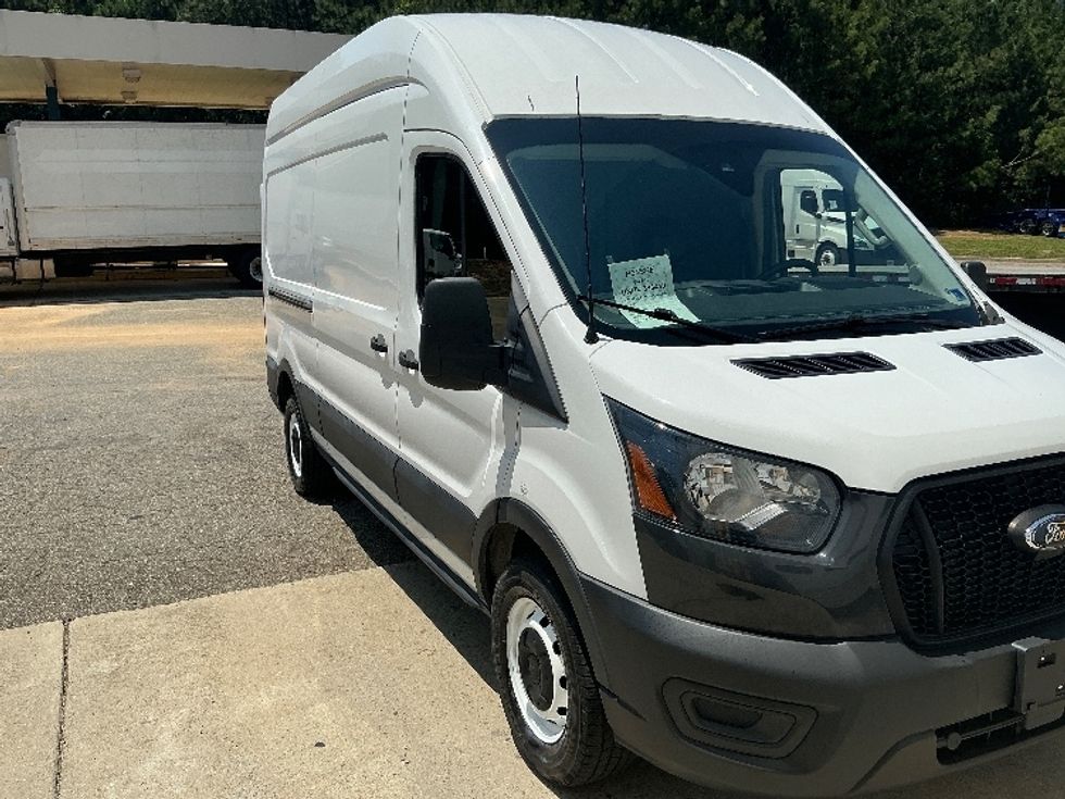Cargo Van (Panel Van)-Light and Medium Duty Trucks-Ford-2021-Transit 250-Prince George-VA-182,600\n\t\tmiles-$ 23,750 - Image 1