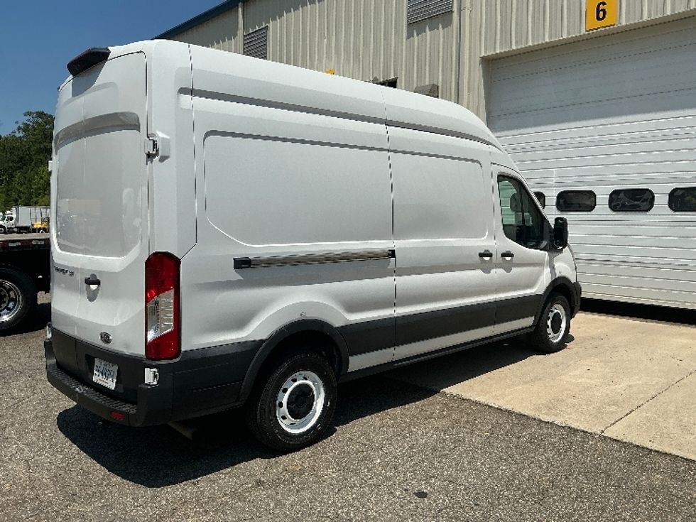 Cargo Van (Panel Van)-Light and Medium Duty Trucks-Ford-2021-Transit 250-Prince George-VA-182,600\n\t\tmiles-$ 23,750 - Image 13