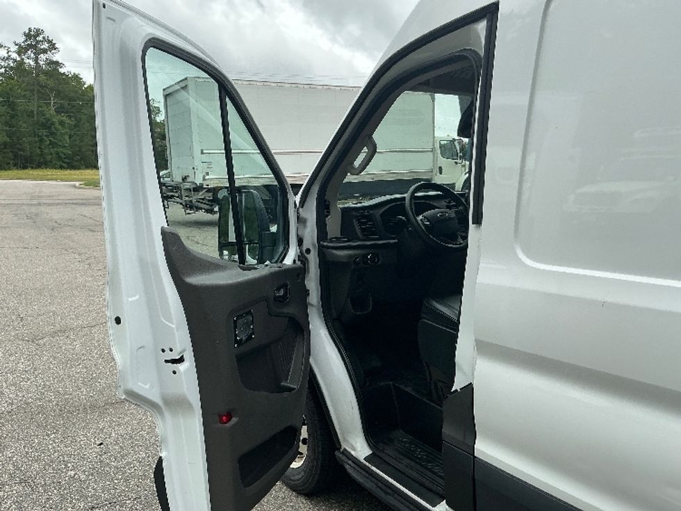 Cargo Van (Panel Van)-Light and Medium Duty Trucks-Ford-2021-Transit 250-Prince George-VA-182,600\n\t\tmiles-$ 23,750 - Image 16